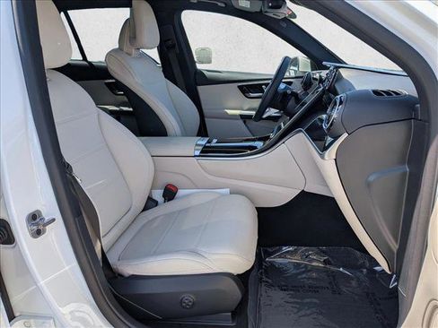 Used 2026 Mercedes-Benz GLC 300 4MATIC image 21