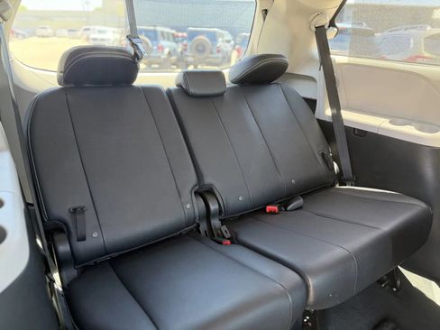 Used 2020 Toyota Sienna SE Premium AWD/4WD image 19
