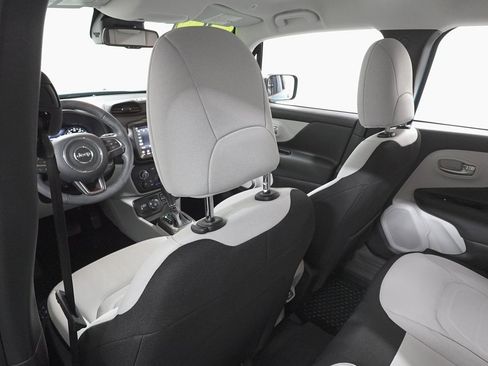 Used 2022 Jeep Renegade Latitude w/ Convenience Group image 24