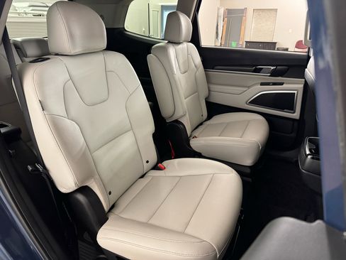 Used 2023 Kia Telluride S image 36