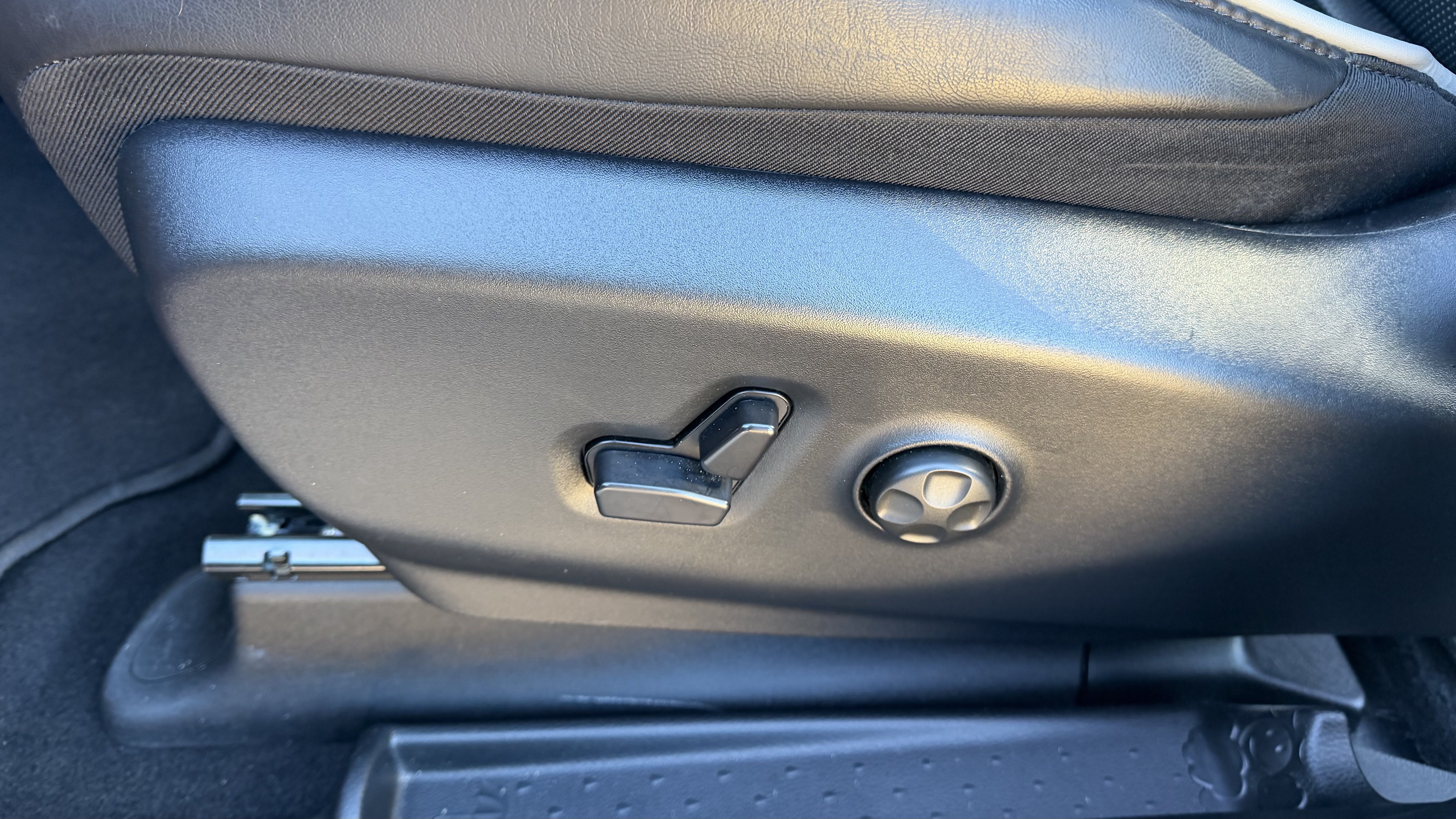 Used 2026 Chrysler Pacifica Limited w/ S Appearance Package FWD image 13