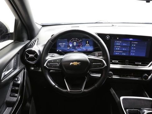 Used 2025 Chevrolet Equinox LT w/ Safety and Technology Package FWD image 13