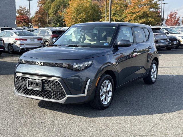 Used 2025 Kia Soul LX w/ LX Technology Package FWD image 5