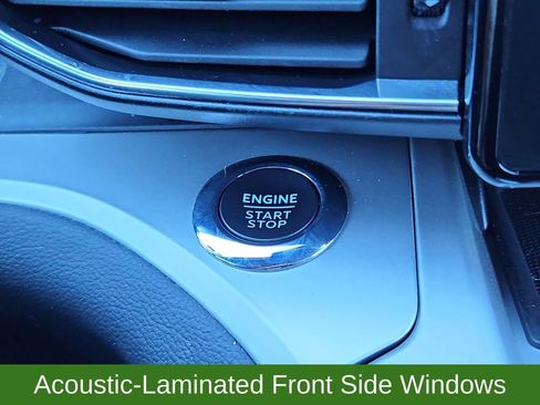 Used 2022 Ford Explorer XLT w/ Equipment Group 202A image 17