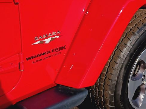 Used 2018 Jeep Wrangler Unlimited Sahara w/ Connectivity Group image 7