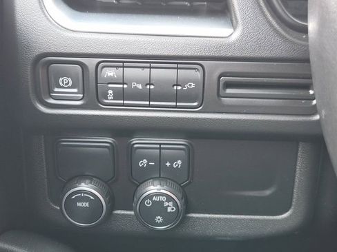 Used 2022 Chevrolet Suburban LT image 18