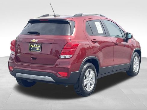 Used 2021 Chevrolet Trax LT w/ LT Convenience Package image 3