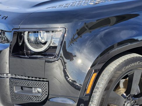 Used 2025 Land Rover Defender 90 X-Dynamic SE image 11