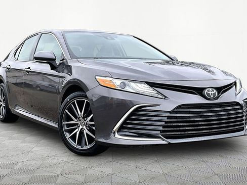 Used 2023 Toyota Camry XLE image 12
