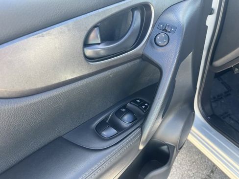 Used 2021 Nissan Rogue Sport S image 19