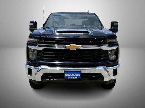 Used 2024 Chevrolet Silverado 2500 LT AWD/4WD image 2