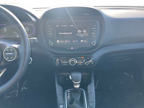 Used 2025 Kia Soul LX image 12