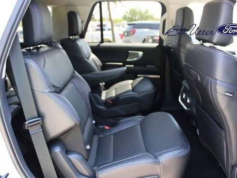 New 2025 Ford Expedition Platinum image 9