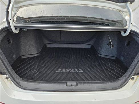Used 2018 Honda Accord Sport image 6