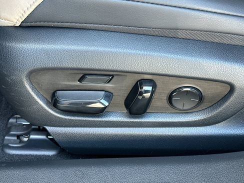 Used 2019 Lexus ES 300h w/ Accessory Package FWD image 14