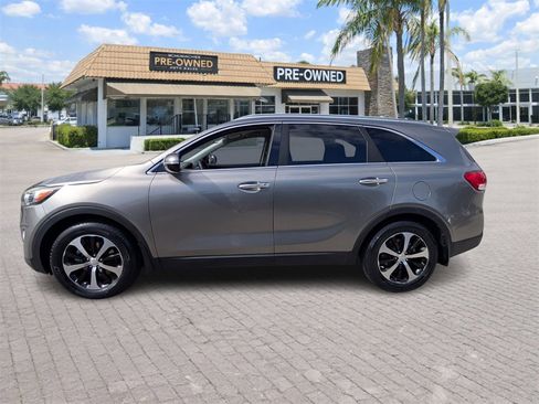 Used 2016 Kia Sorento EX image 4