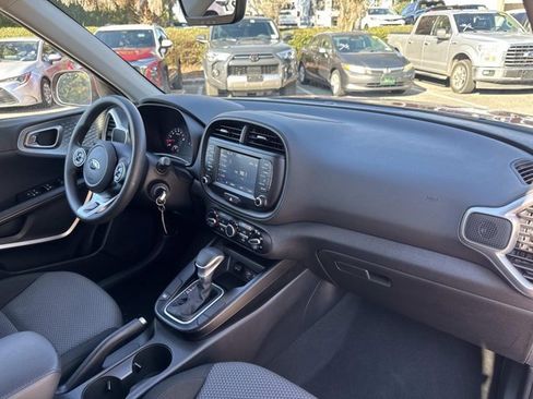 Used 2021 Kia Soul LX image 17