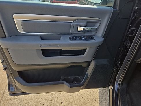 Used 2018 RAM 1500 Classic SLT image 13
