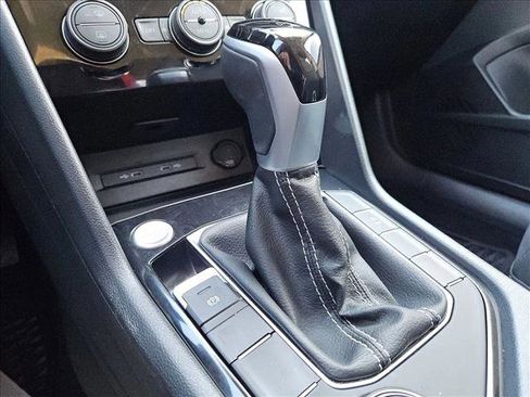 Used 2024 Volkswagen Taos SE image 12