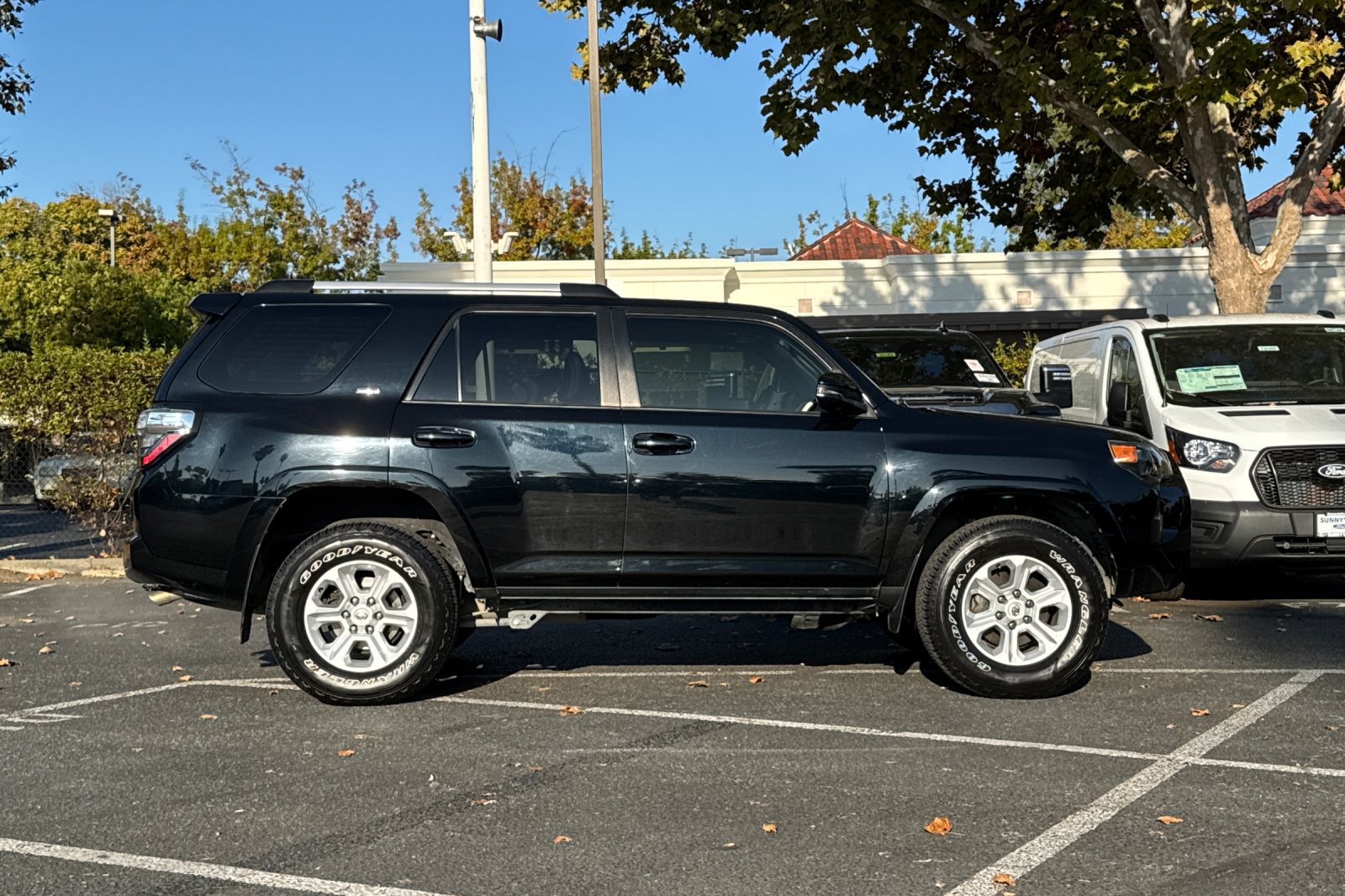 Used 2022 Toyota 4Runner SR5 Premium w/ Moonroof Package AWD/4WD image 3