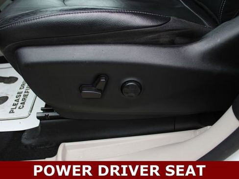 Used 2022 Chrysler Pacifica Touring-L FWD image 3