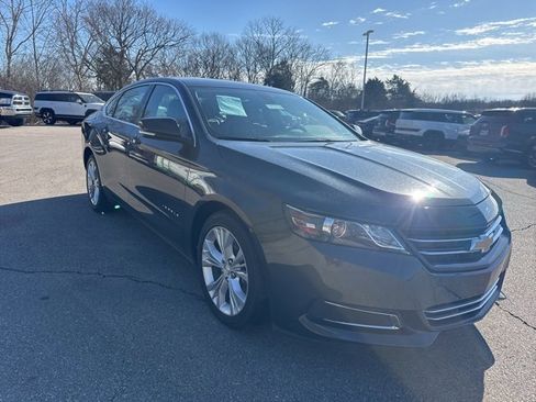 Used 2014 Chevrolet Impala LT w/ Convenience Package image 2
