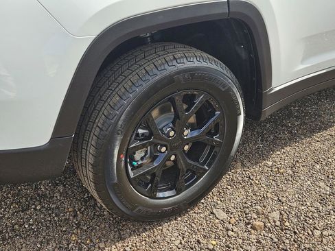 New 2026 Jeep Grand Cherokee Altitude RWD image 36