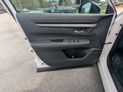 Used 2025 Honda CR-V Sport image 16