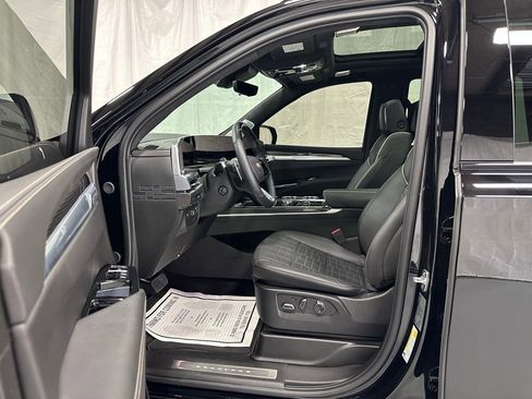 Used 2025 Cadillac Escalade V image 10