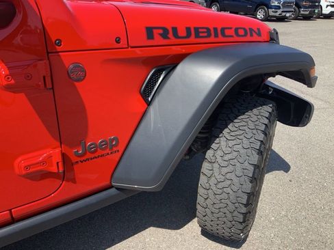 Certified 2025 Jeep Wrangler Unlimited Rubicon w/ Convenience Group AWD/4WD image 9