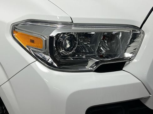 Used 2021 Toyota Tacoma SR w/ SR Convenience Package image 12