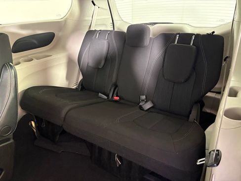 Used 2022 Chrysler Voyager LX FWD image 42