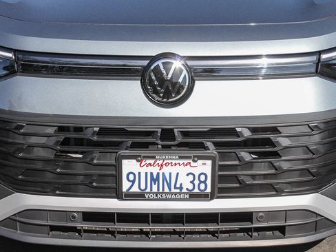 Used 2025 Volkswagen Tiguan S image 5