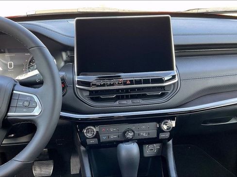 New 2026 Jeep Compass Latitude image 7