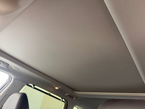 Used 2025 Nissan Rogue SL w/ SL Premium Package image 10