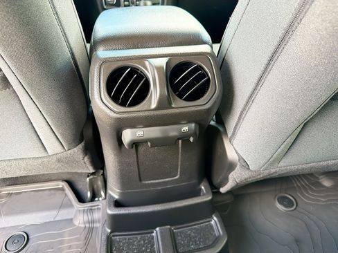 Used 2024 Jeep Wrangler Willys image 19