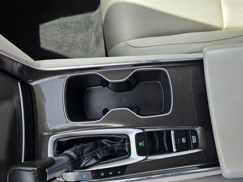 Used 2018 Honda Accord LX image 19