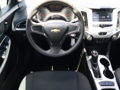 Used 2018 Chevrolet Cruze LS FWD image 8