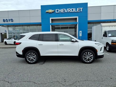 Used 2025 Buick Enclave Preferred image 2