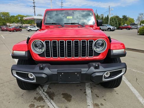 Certified 2025 Jeep Wrangler Unlimited Sahara w/ Safety Group AWD/4WD image 5
