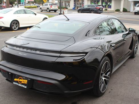 Used 2022 Porsche Taycan image 3
