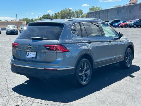 Used 2023 Volkswagen Tiguan SE FWD image 3
