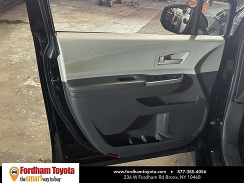 Used 2024 Toyota Sienna LE FWD image 16