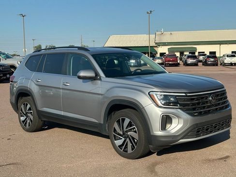 Used 2025 Volkswagen Atlas SE AWD/4WD image 7