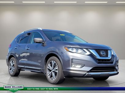 Used 2018 Nissan Rogue SL w/ Premium Package