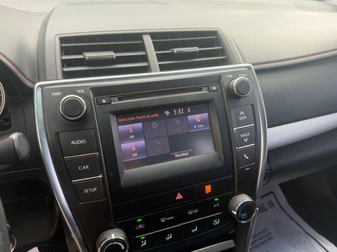 Used 2017 Toyota Camry SE image 12