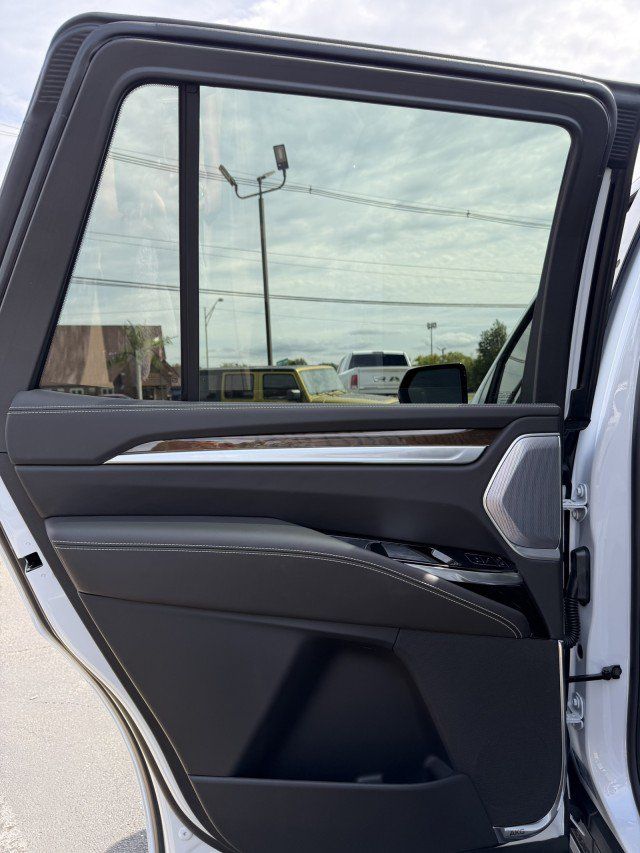 Used 2026 Cadillac Escalade Platinum Sport AWD/4WD image 50