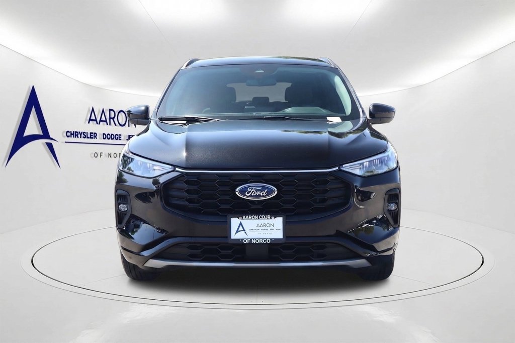 Used 2023 Ford Escape ST-Line Select w/ Tech Pack #2 AWD/4WD image 2