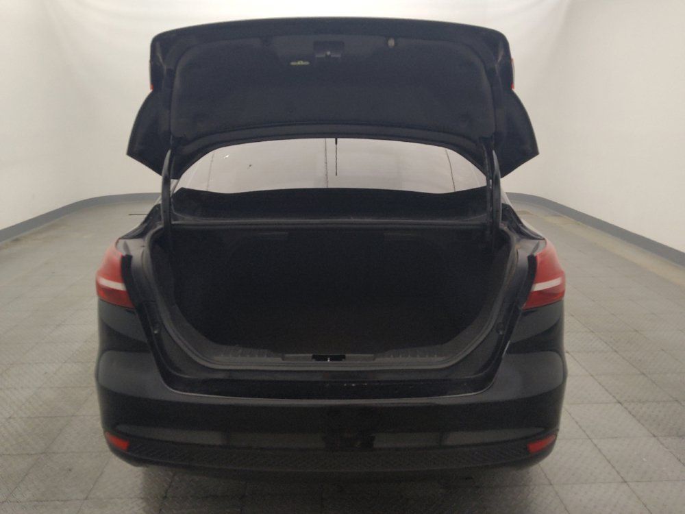 Used 2018 Ford Focus SE w/ SE Appearance Package FWD image 29