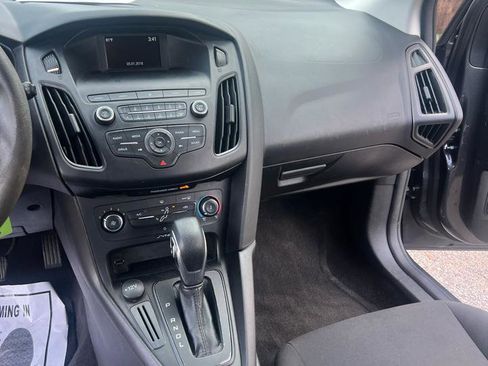 Used 2018 Ford Focus SE image 12